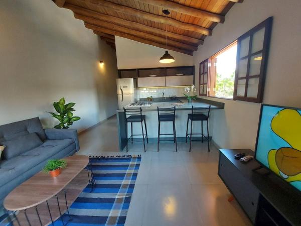 A la foto es mostra l'objecte Mamanguá - Apto c/ piscina, 50mts da praia, cozinha, churrasqueira, ar con, WiFi, netflix, garagem situat a la ciutat de Parati.