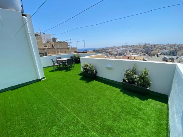Na fotografii je vidět objekt St.Joseph Apartment nacházející se ve městě Marsaskala.