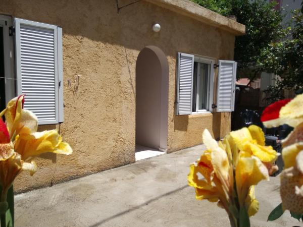 A la foto es mostra l'objecte Sitzanaki Home situat a la ciutat de Canea.
