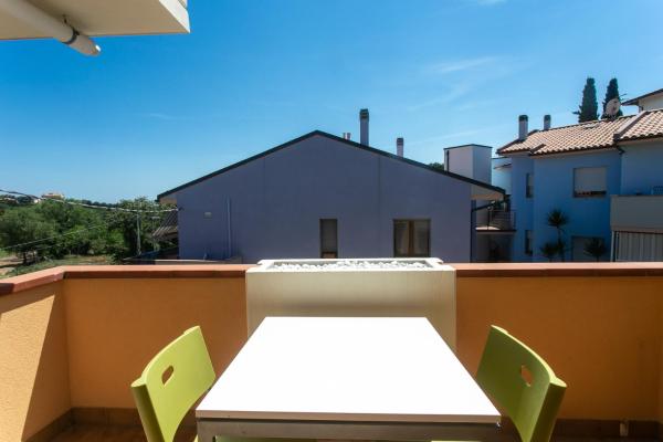 Auf dem Foto ist das Objekt S232 - Sirolo, delizioso bilocale con terrazzo in der Stadt Sirolo zu sehen.