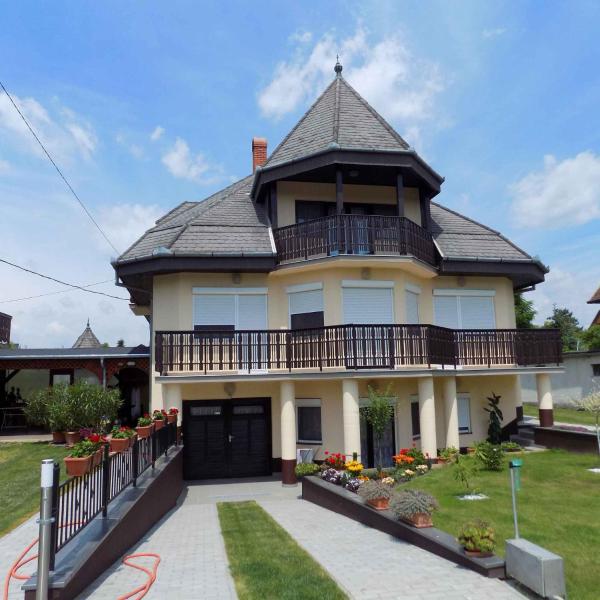 Three-Bedroom Apartment in Gyenesdias I, Дьенешдиаш