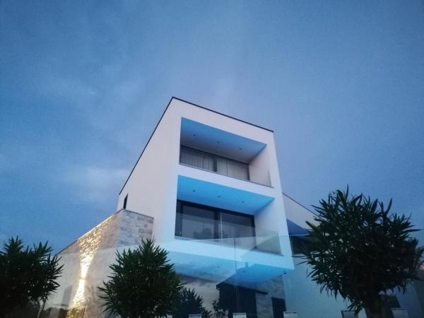 A la foto es mostra l'objecte Villa NOVAMARIN - heated pool, sauna, garden situat a la ciutat de Drage.