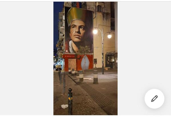Camera Greta, Napoli