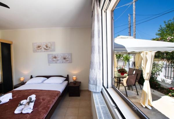 A la foto es mostra l'objecte Irinis House situat a la ciutat de Komílion.