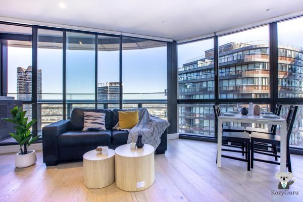 A la foto es mostra l'objecte KOZYGURU DOCKLANDS HIGH LEVEL WATERVIEW 1BED POOL VDO883-2009 situat a la ciutat de Melbourne.
