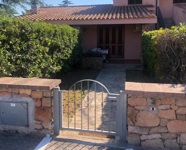 Na zdjęciu widoczny jest obiekt Teodor House położony w mieście San Teodoro.