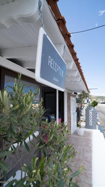 A la foto es mostra l'objecte Cocoon Hotel-Beach bar situat a la ciutat de Sarti.