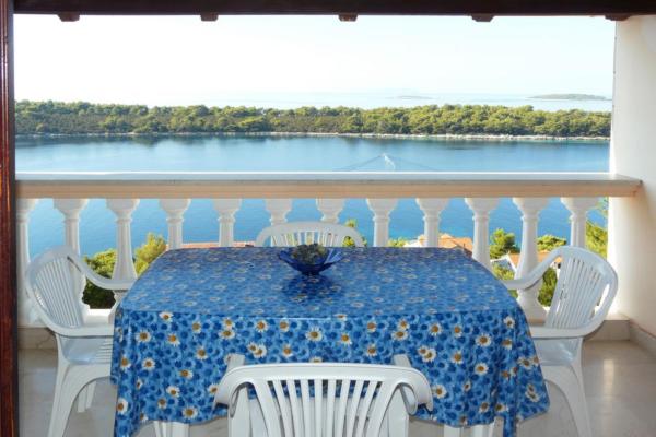 Na fotografii je vidět objekt A2 - apt near beach with terrace and the sea view nacházející se ve městě Blato.