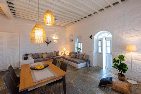 A la foto es mostra l'objecte NIREAS STONEHOUSE IN APOLLONIA SIFNOS situat a la ciutat de Sifnos.