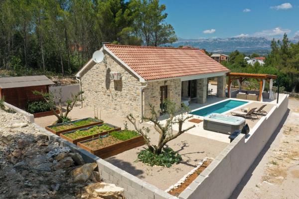A la foto es mostra l'objecte VILLA KARLA situat a la ciutat de Pridraga.