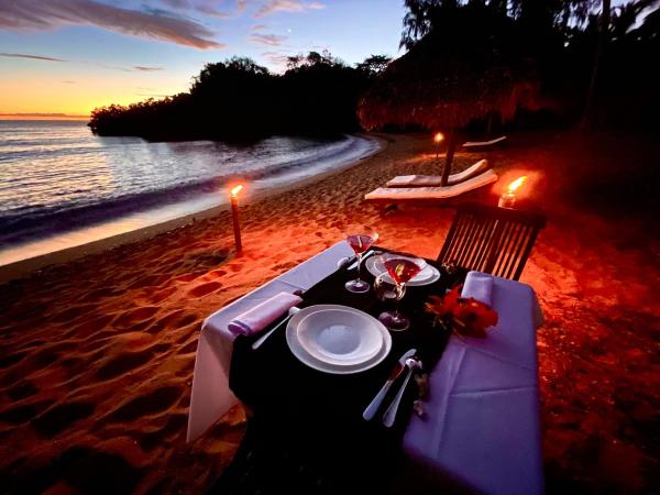 Na foto é possível ver o objeto Hotel Océan Beach Sakatia localizado na cidade de Nosy Be.