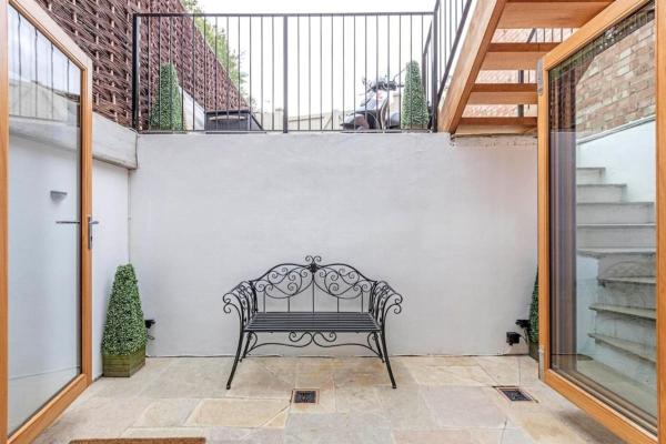 Foto 8: Fulham Broadway 2-Bed Apt w Garden & Pets Ok