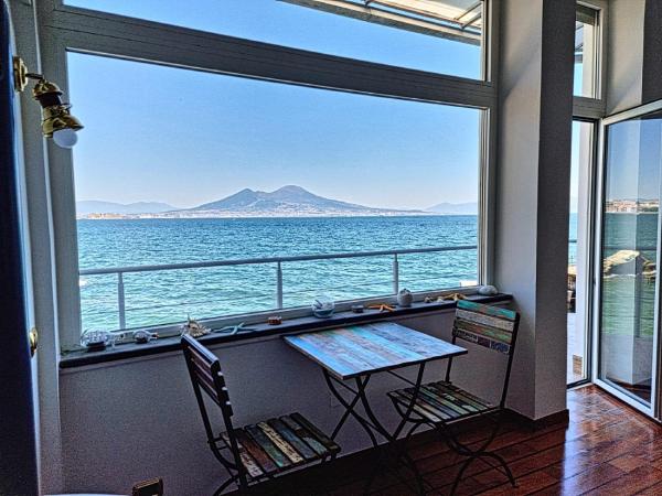A la foto es mostra l'objecte LA CASA SULL’ ACQUA situat a la ciutat de Nàpols.