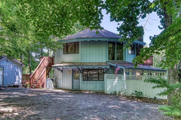 Three Bears Den, Hot Tub, Pool Table, Pool Access, 560 Free Tickets Each Paid Day - Gatlinburg, TN