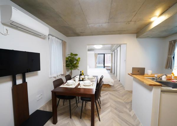 A la foto es mostra l'objecte Laffitte Tokyo WEST situat a la ciutat de Ogikubo.