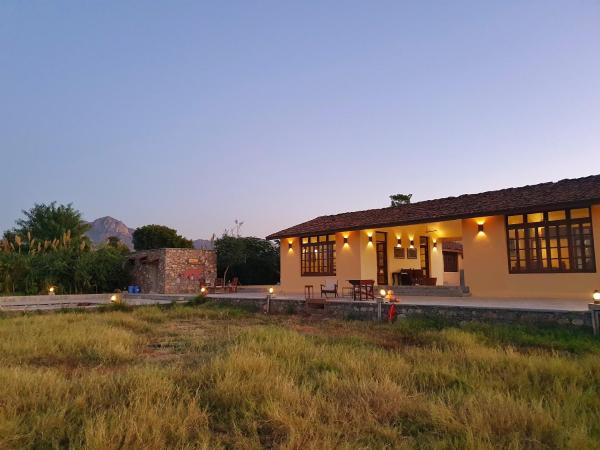 A la foto es mostra l'objecte Bijapur Lodge Jawai situat a la ciutat de Pālī.