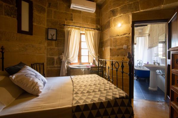 Nella foto è visibile l'oggetto The Burrow Guest House situato nella città di Tarxien.