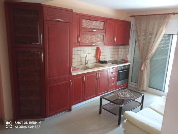 A la foto es mostra l'objecte Maria Lux Apartments situat a la ciutat de Volos.