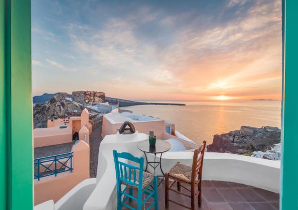 På billedet ses objektet Sophia Castle View beliggende i byen Oia.
