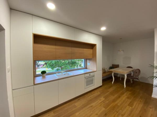Na fotografii je vidět objekt Apartma pri nani nacházející se ve městě Robidišče.