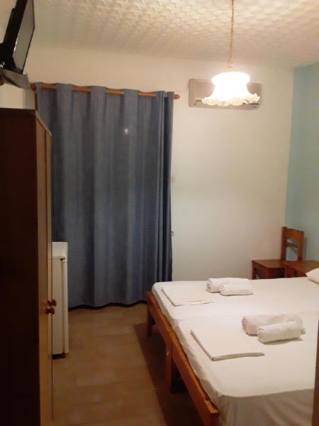 A la foto es mostra l'objecte Ethra situat a la ciutat de Patitiri.