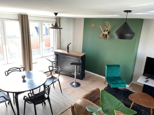 A la foto es mostra l'objecte duplex proche gare vue tour Perret avec parking gratuit situat a la ciutat de Amiens.