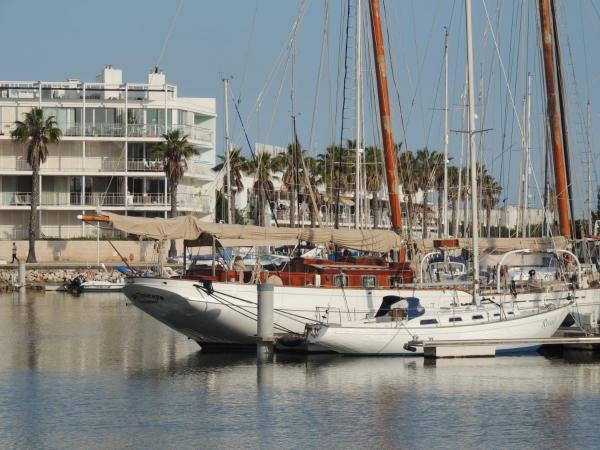 A la foto es mostra l'objecte Marina-M situat a la ciutat de Lagos.