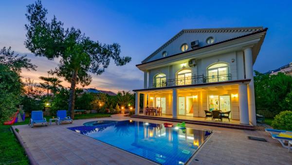 Nella foto è visibile l'oggetto Musa - 5 Bedroom Holiday Villa in Hisaronu situato nella città di Fethiye.