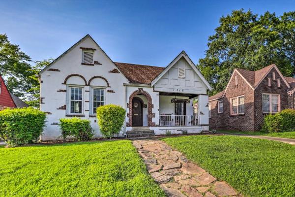 На фото показан объект Cozy Birmingham Abode < 7 Mi to Downtown Fun!, расположенный в городе Brighton.