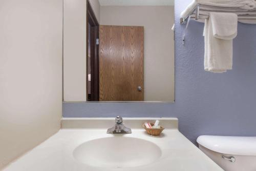 Foto 9: Super 8 by Wyndham Farmville
