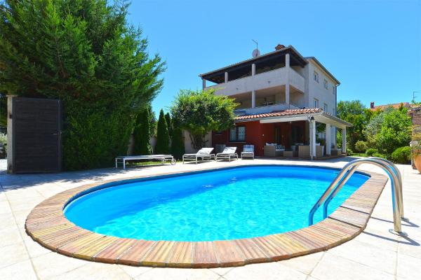 A la foto es mostra l'objecte House Desanka 2102 situat a la ciutat de Pula.