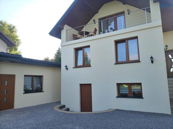 Na zdjęciu widoczny jest obiekt Pod Miejską Górą położony w mieście Dąbrowa.