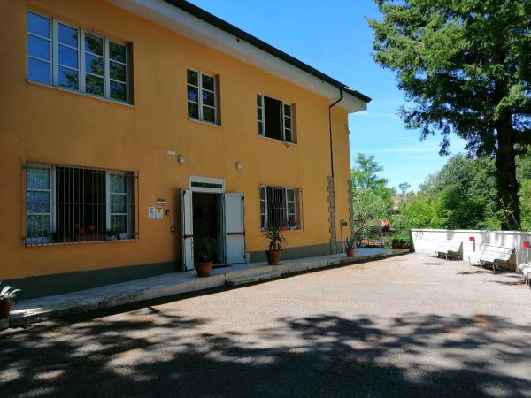 The photo shows the Ostello La Miniera located in the city of Fontalcinaldo.