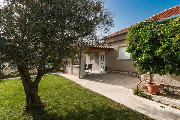 Na zdjęciu widoczny jest obiekt Holiday apartment near the beach położony w mieście Fažana.
