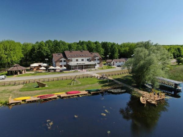 A la foto es mostra l'objecte Otočki Virovi situat a la ciutat de Vrbanja.
