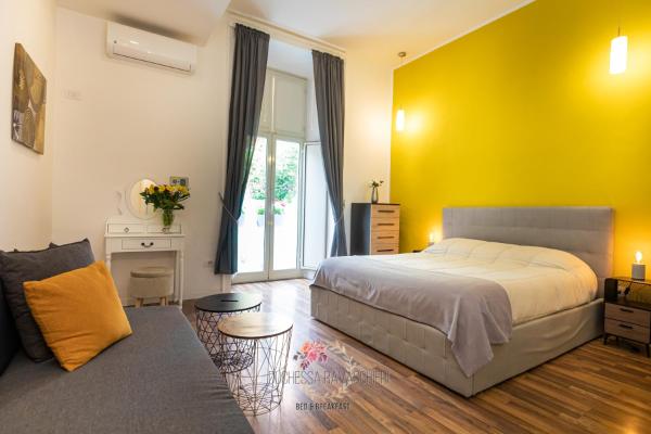 Na zdjęciu widoczny jest obiekt Duchessa Ravaschieri bed and breakfast położony w mieście Neapol.