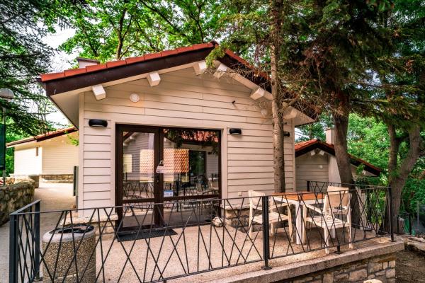 På billedet ses objektet Къщички Синьо лято, Черноморец - Варна - Blue Summer Houses Varna beliggende i byen Priseltsi.