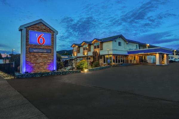 Na fotografii je vidět objekt Motel 6-Ukiah, CA - North nacházející se ve městě Ukiah.