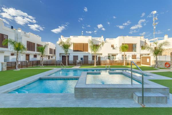A la foto es mostra l'objecte Bahia Homes Residencial situat a la ciutat de La Horadada.