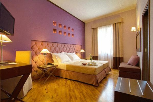 På billedet ses objektet Hotel Messenion beliggende i byen Messina.