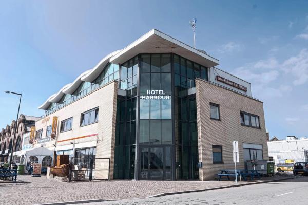 Na fotografii je vidět objekt Harbour Hotel IJmuiden nacházející se ve městě Driehuis.