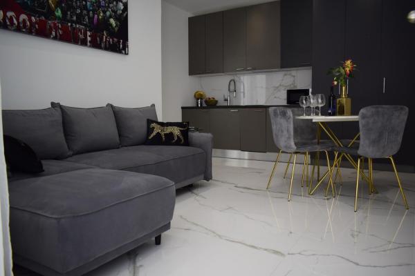 A la foto es mostra l'objecte Apartmani Lavin situat a la ciutat de Malinska.