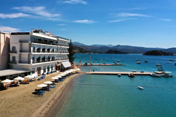 På billedet ses objektet Minoa Hotel beliggende i byen Tolo.