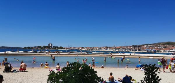 A la foto es mostra l'objecte Apartments Rino situat a la ciutat de Vodice.