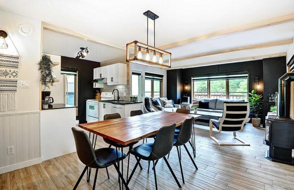På bildet vises objektet Chalets Alpins -09 Chemin Alpin som ligger i byen Stoneham.