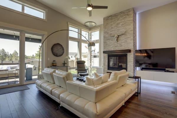 Ruby Peak Spacious & Comfortable Home - 30 day minimum home photo 8