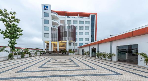 På billedet ses objektet The Elite Lucknow Convention Hotel beliggende i byen Lucknow.