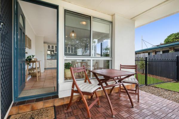 Spacious Family Beach House - Caloundra