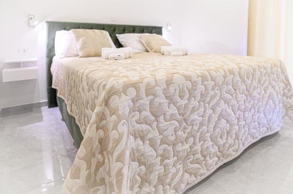 The photo shows the Luxury rooms Green and Gold Split located in the city of Split.