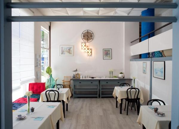 A la foto es mostra l'objecte Hôtel Aunis-Saintonge situat a la ciutat de Royan.